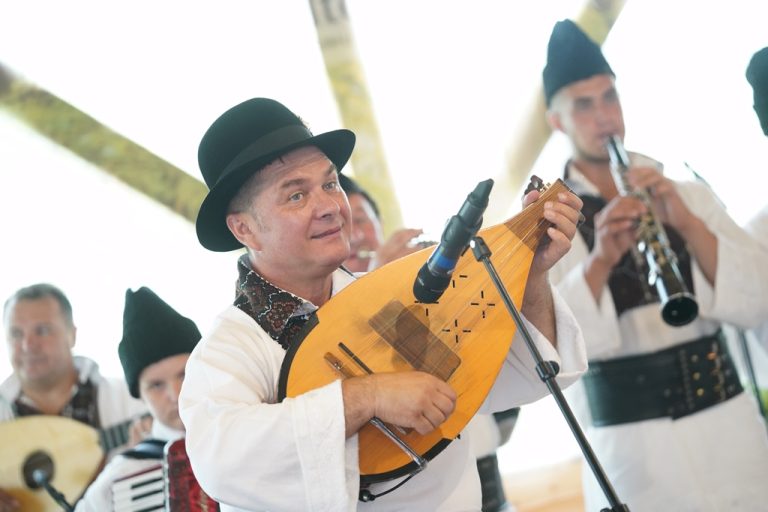 Festivalul „Cântecele Munților” duce ateliere de dans popular și spectacole folclorice, în Muzeul ASTRA