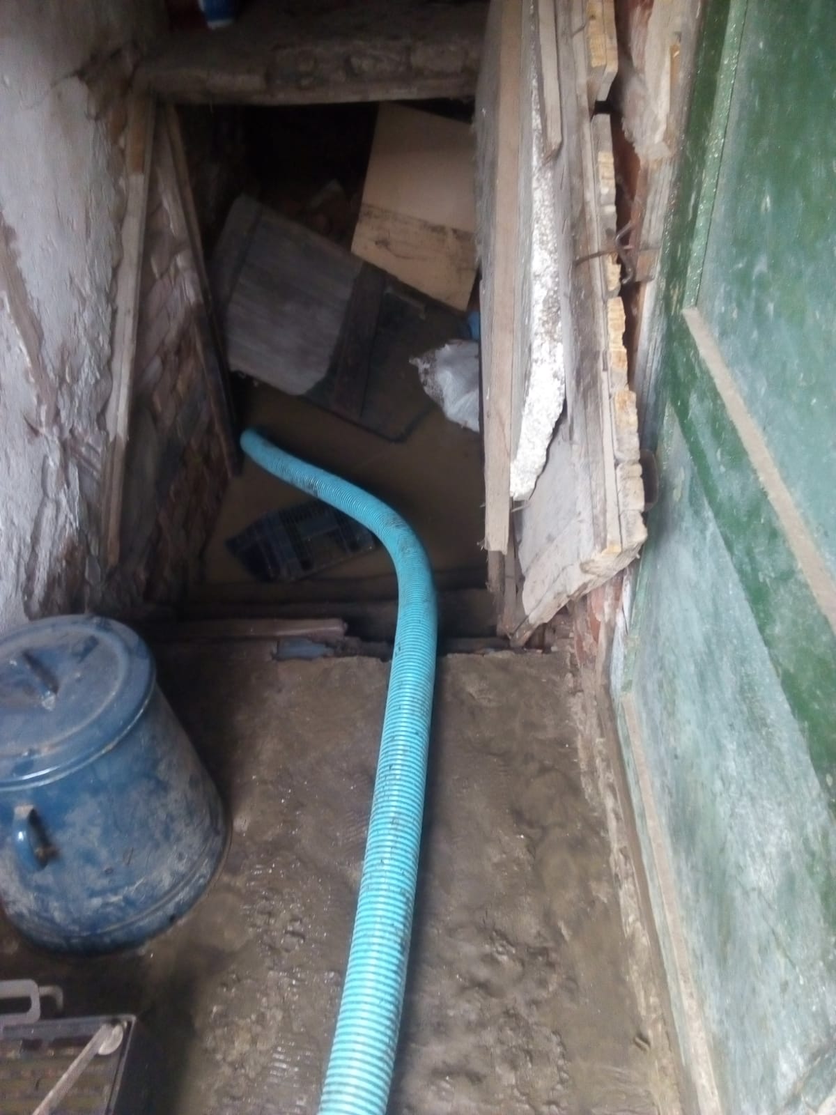 FOTO: Case și pivnițe inundate în urma ploii de luni