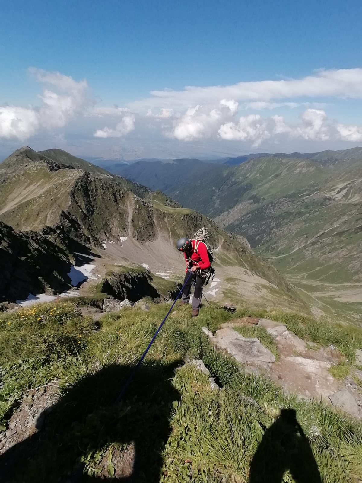 Turist blocat în Munţii Făgăraş. Intervine elicopterul SMURD