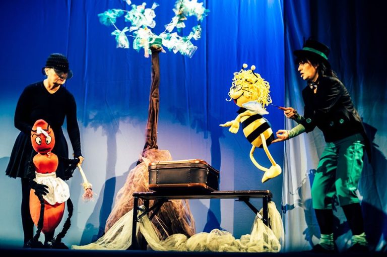 „Greierele aproape faimos” ajunge, în weekend, la Teatrul „Gong”