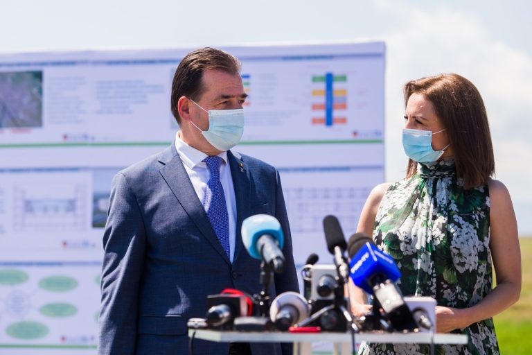 Premierul Orban și alți membri ai Guvernului, în vizită la locul unde se va construi noul spital județean din Sibiu