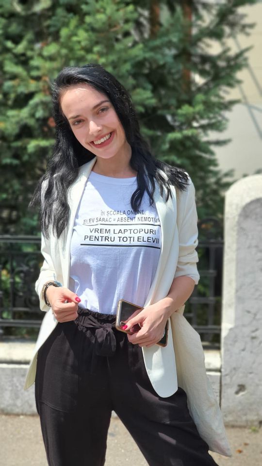 O elevă de 10 la BAC refuză stimulentele financiare acordate de Guvern: „Orban, ține-ți banii că eu nu am nevoie de ei!”