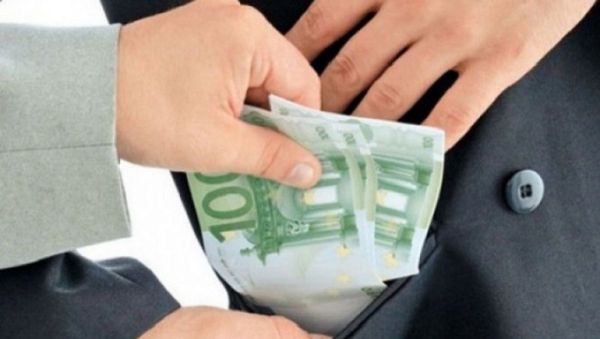 Sibian trimis în judecată după ce a încercat să mituiască agenții rutieri