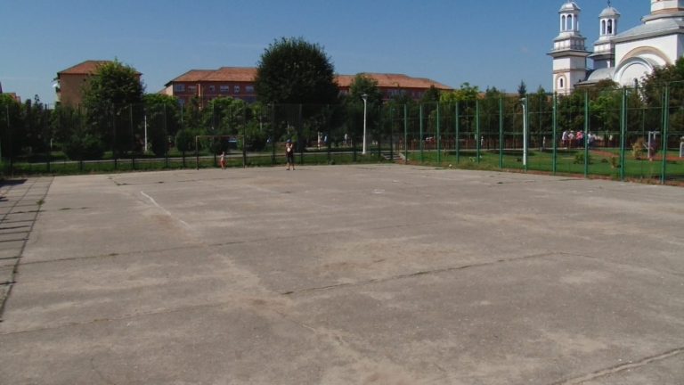 Teren multifuncțional de sport în Mediaș