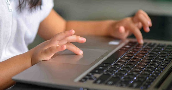 Universitatea “Lucian Blaga” acordă premii pentru candidații olimpici și cei cu media 10 la examenul de bacalaureat