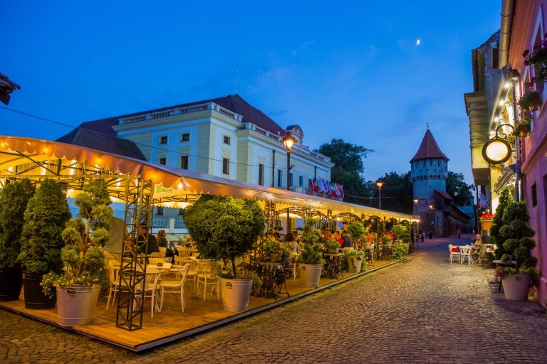 Comitetul Național pentru Situații de Urgență discută, astăzi, despre redeschiderea restaurantelor, teatrelor și cinematografelor