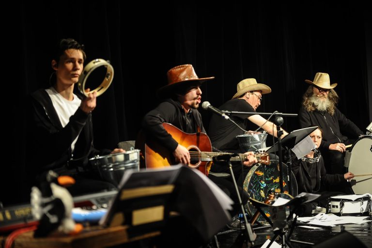 Pinguinul Apolodor revine, în septembrie, la „Gong”