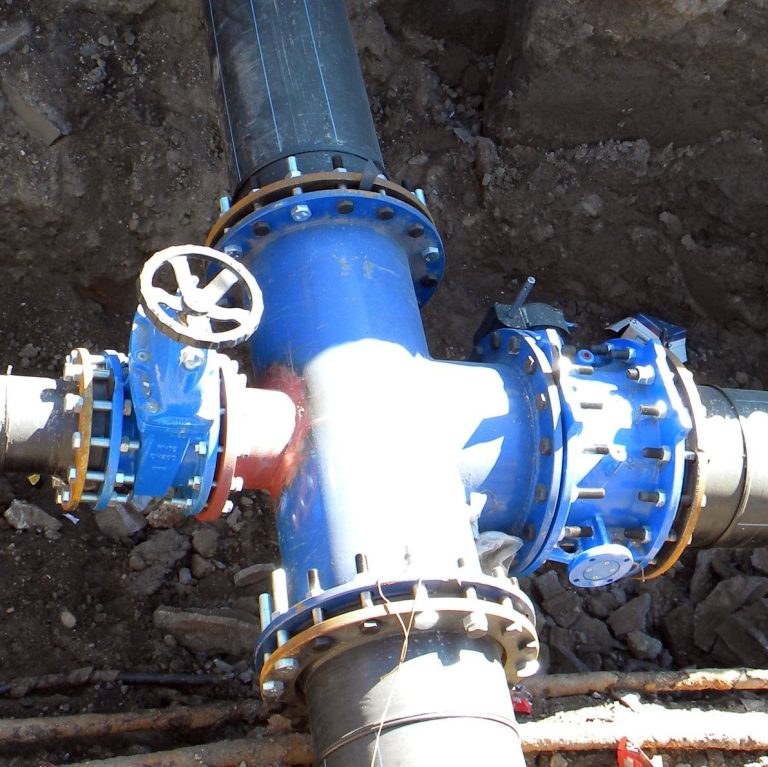 Lucrări la rețeaua de apă din zona Gării a orașului Avrig