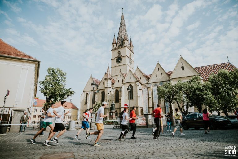 Aproximativ 1.000 de alergători, la Maratonul Internațional Sibiu
