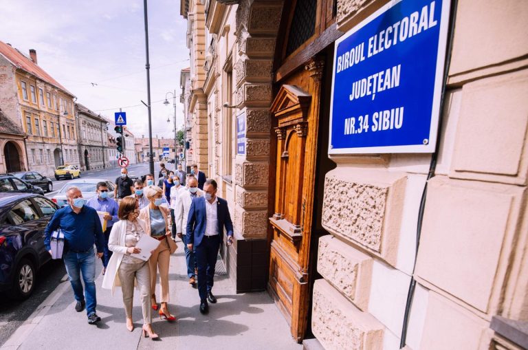 Liberalii sibieni și-au depus candidaturile pentru Primăria Sibiu și Consiliul Județean