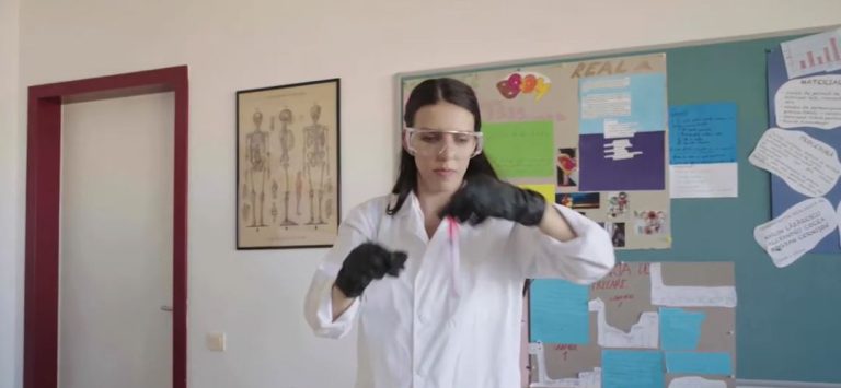 VIDEO | Un român a inventat Robotul „Mirai”, pentru ca profesorii să poată preda din școală, iar elevii să aibă acces inclusiv la laboratoare, de acasă