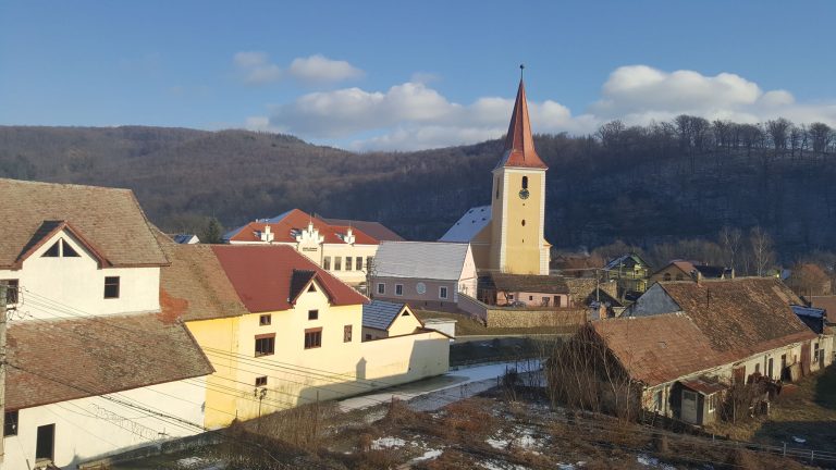 Un candidat la funcția de primar al orașului Tălmaciu, acuzat că și-a făcut campanie cu ajutoarele primite de la UE