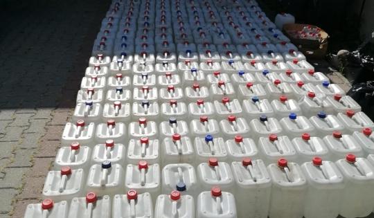 FOTO: Percheziții în Sibiu, Timiș și Satu Mare la contrabandiștii de alcool și țigări