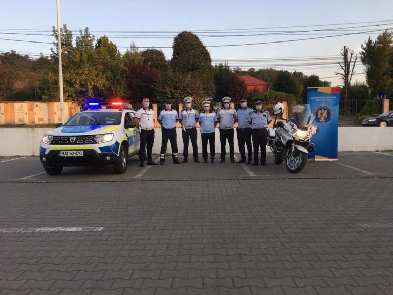 Se schimbă uniformele, insignele și legitimațiile polițiștilor, după ce aceștia au criticat calitatea echipamentelor