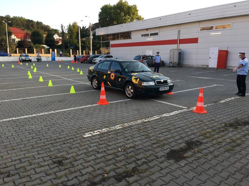 FOTO: Cum conduc șoferii care au 1,3 sau 1,5 alcoolemie? Experimentul Poliției Rutiere la Mediaș