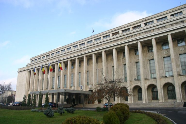Guvernul a aprobat prelungirea până la sfârşitul anului a unor măsuri privind sistemul de asigurări sociale de sănătate