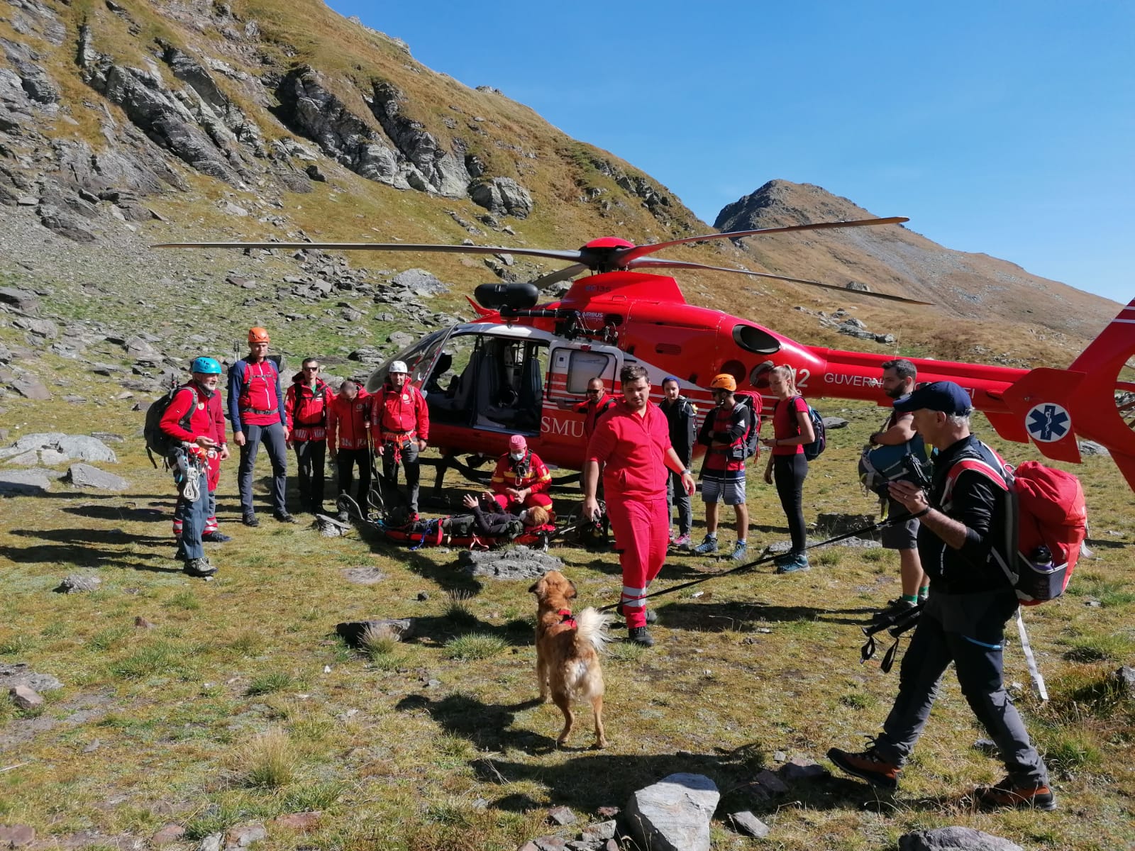 VIDEO/ Turistă preluată de elicopterul SMURD, după ce s-a rănit în apropiere de Bâlea Lac