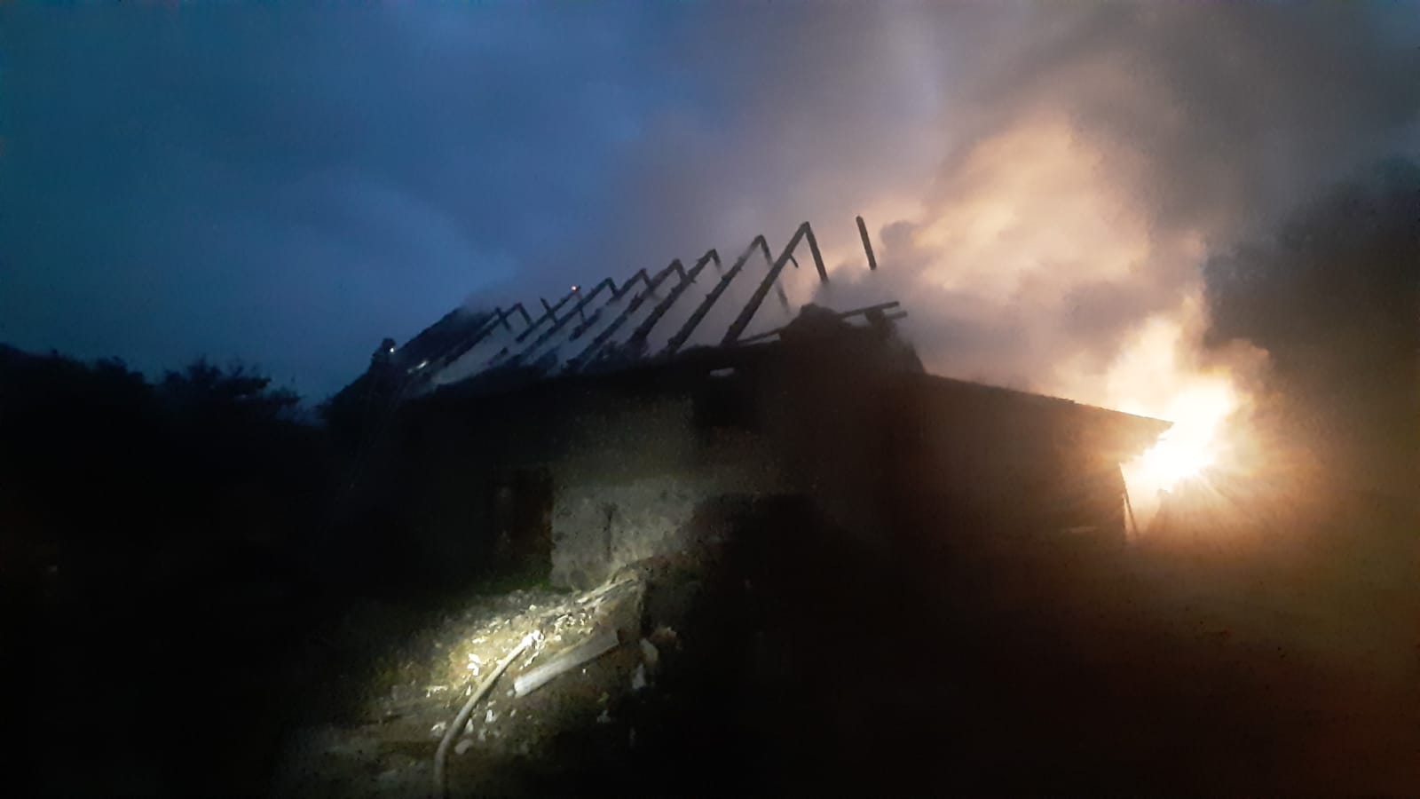 Șură în flăcări, în Boița