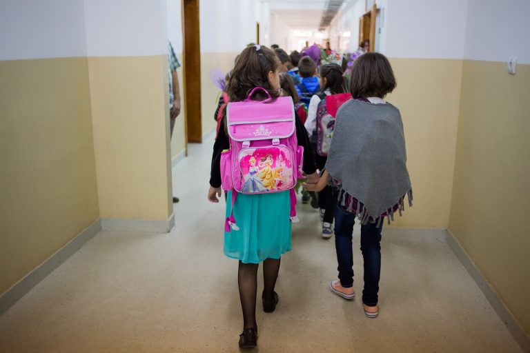 27 de unități de învățământ din județul Sibiu învață online