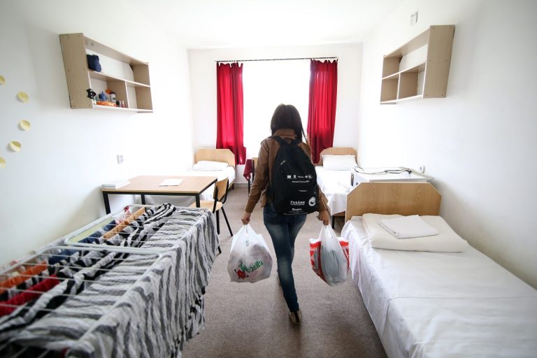 Sprijin pentru studenți: Ministerul Educației va majora subvenţia pentru cămine-cantine cu 10%