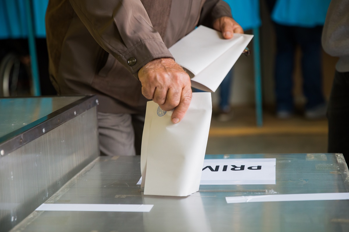 Buletine deja ștampilate, în patru secții de votare din județ