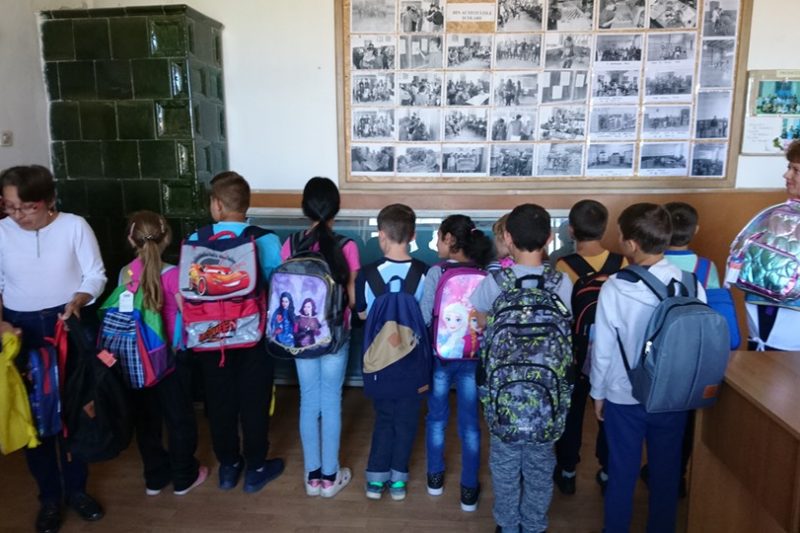 Marți a început campania „Donează un ghiozdan”