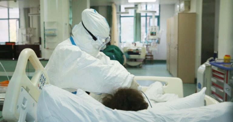 Un copil din Sibiu infectat cu coronavirus a ajuns în ATI. Aproape 300 de pacienți sunt în spitalele COVID din județ