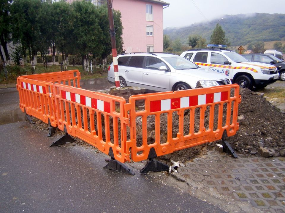 FOTO: Defecțiuni mari la rețeaua electrică din Copșa Mică