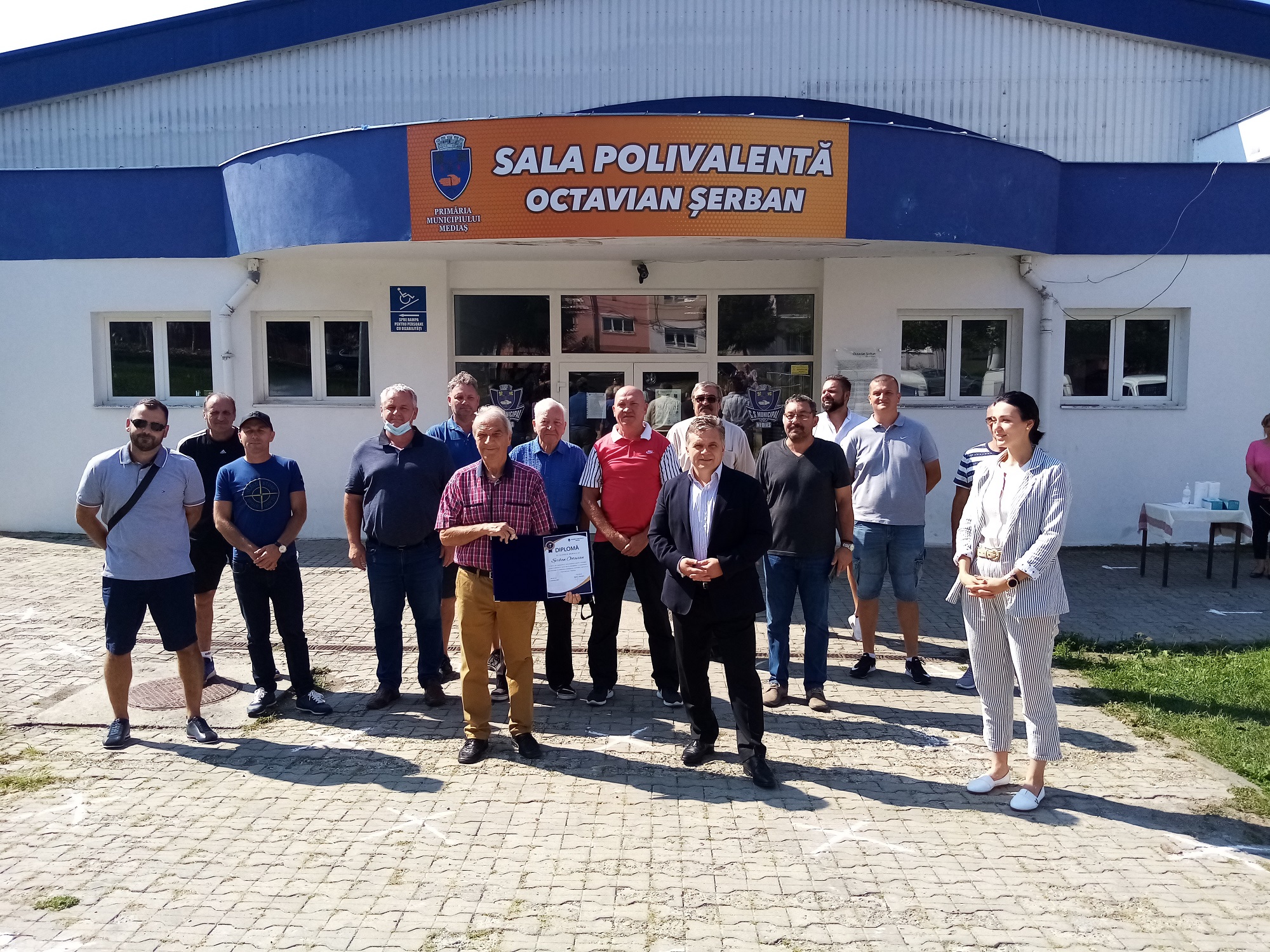 FOTO: Sala Polivalentă din Mediaș a primit, de vineri, numele antrenorului emerit Octavian Șerban