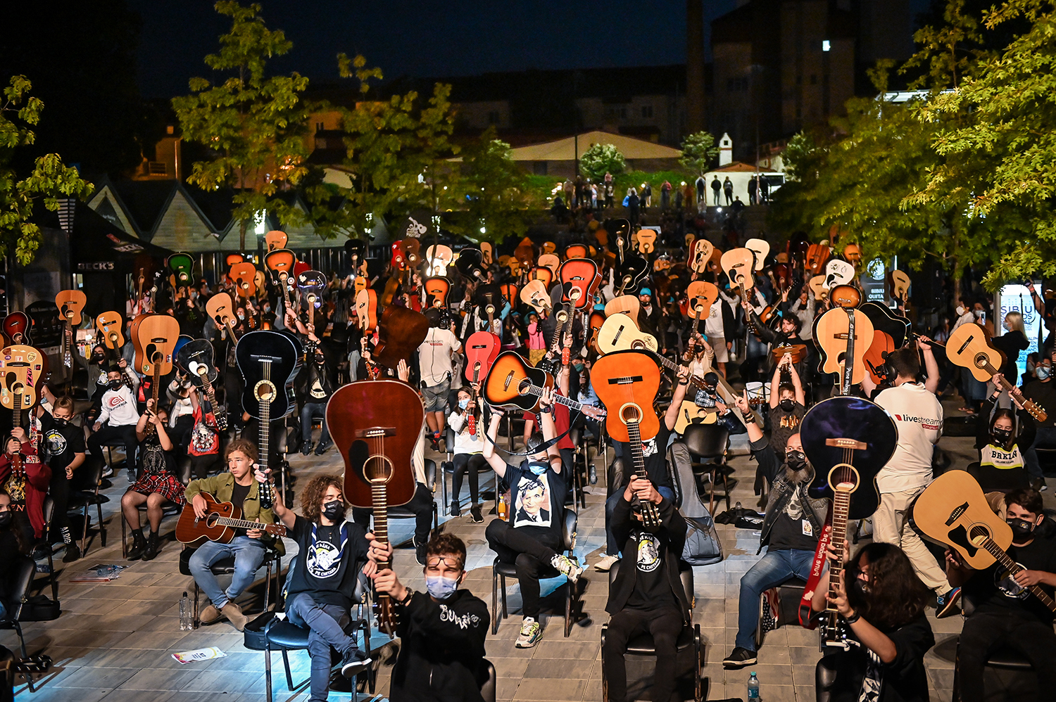 300 de chitariști din toată țara au cântat la unison, în Piața Habermann