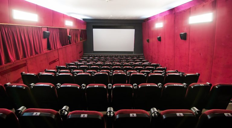 Reîncep proiecțiile la CineGOLD. Centrul Cultural „Ion Besoiu” și Cinematograful „Arta” rămân închise