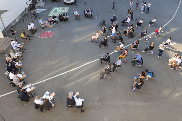 Dezbatere inedită la Sibiu: candidații Primăriei și Consiliului Local, față în față pentru a discuta despre educație