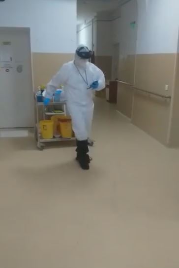 VIDEO | Sfârșit de tură în pași de dans, la Secția COVID a Spitalului de Pneumoftiziologie din Sibiu