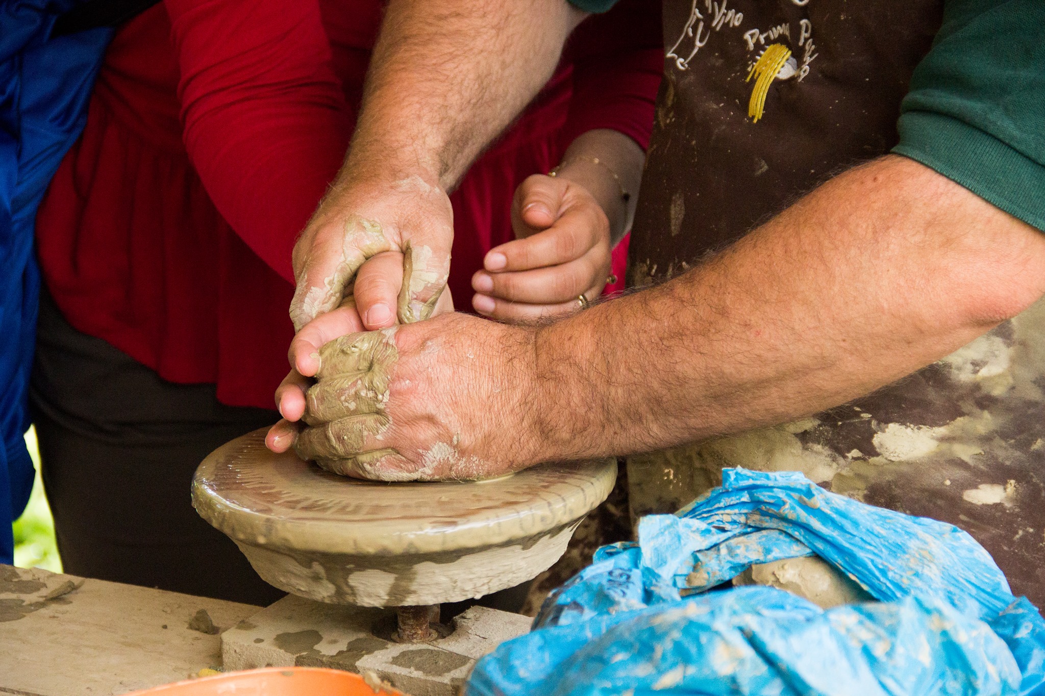 Lecții de olărit, în Muzeul din Dumbrava Sibiului