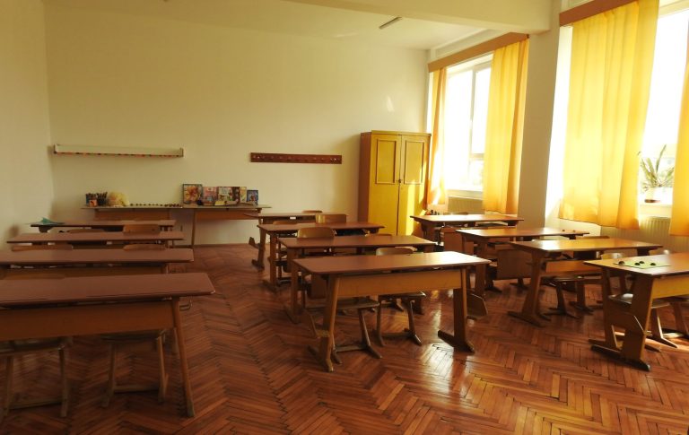 Scenarii modificate pentru trei unități de învățământ din județul Sibiu