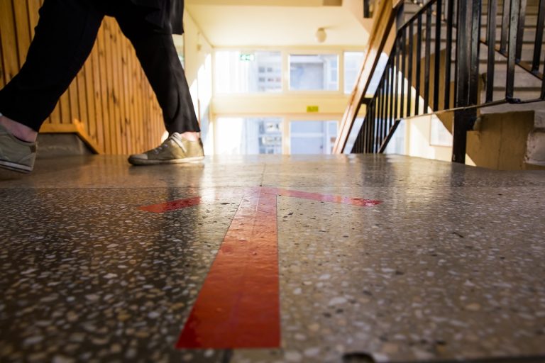 Aproape 300 de unități de învățământ din județul Sibiu funcționează în Scenariul 1