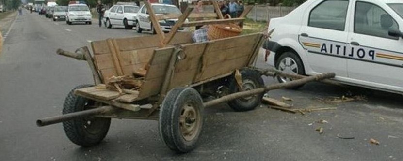 Accident între un autoturism și o căruță. Un copil a fost transportat la spital