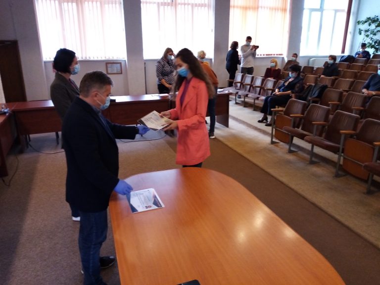 Premii pentru absolvenții de gimnaziu și liceu din Mediaș care au obținut note mari la examene