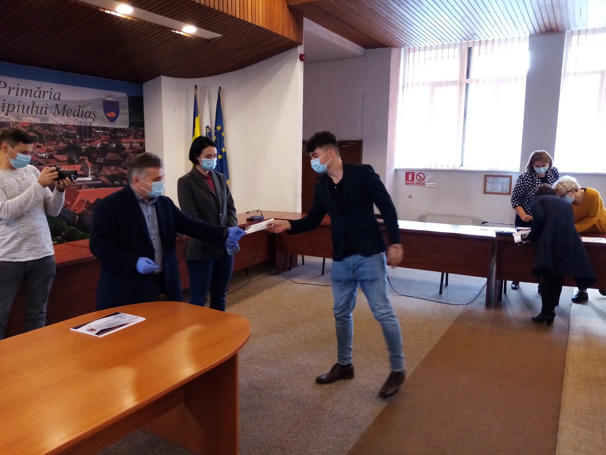 FOTO: 20 de tineri din Mediaș, premiați pentru rezultatele foarte bune de la BAC