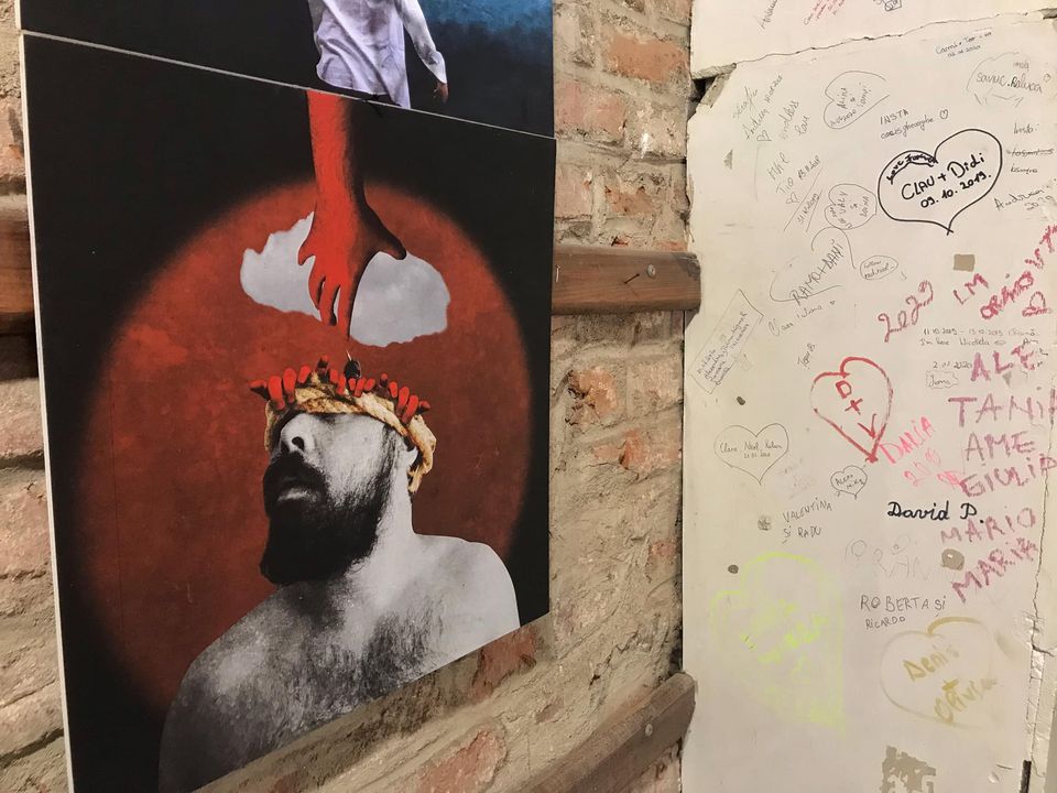 Expoziția „20-20: Artiști în izolare” prezintă sibienilor lucrări reprezentantive din perioada pandemiei. Pasionații de artă îi pot cunoaște pe artiști.