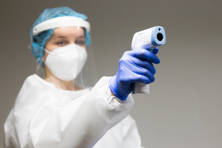 Schimbare radicală în tratamentul COVID-19. Pacienții își vor produce singuri anticorpii de care au nevoie