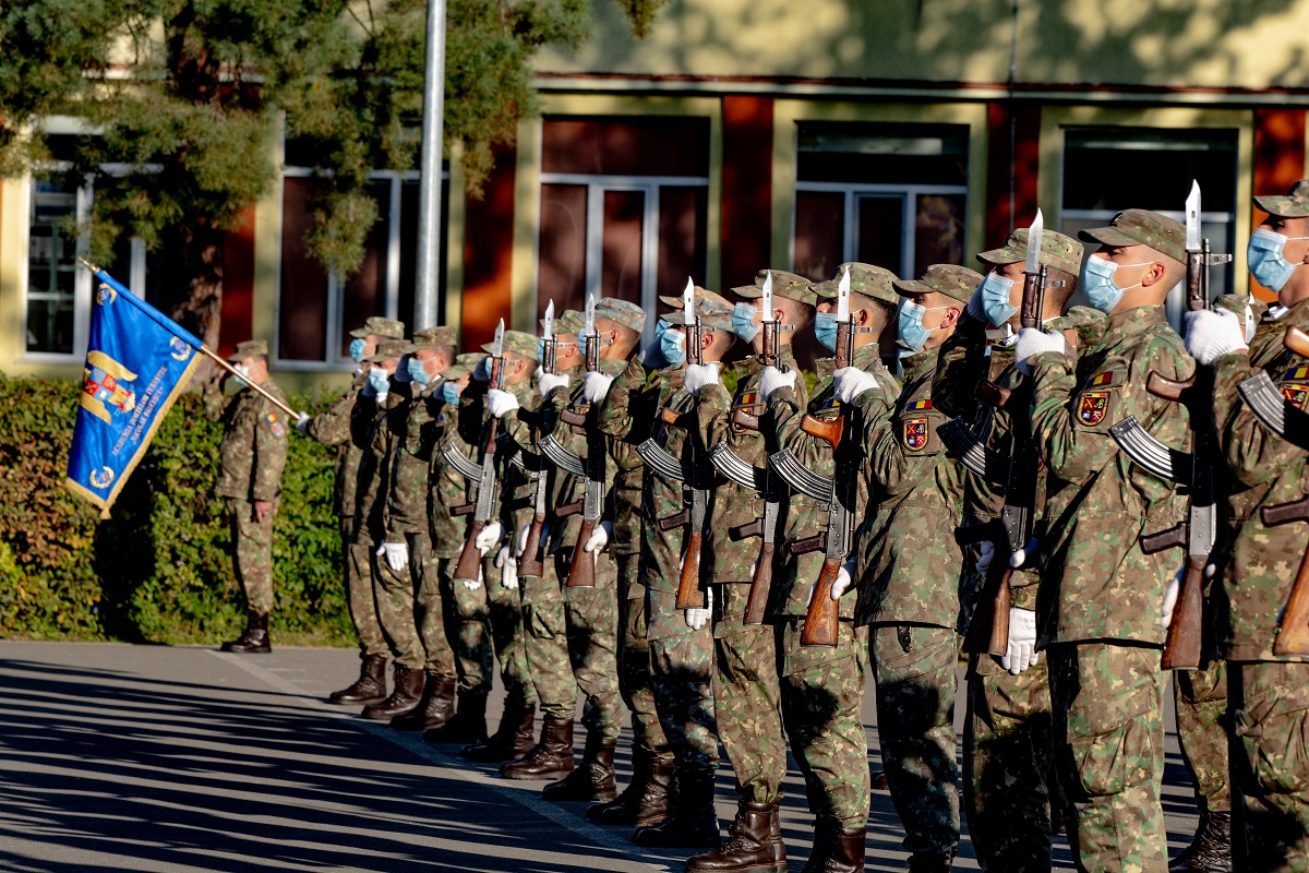 Bobocii Academiei Forțelor Terestre din Sibiu au depus jurământul militar
