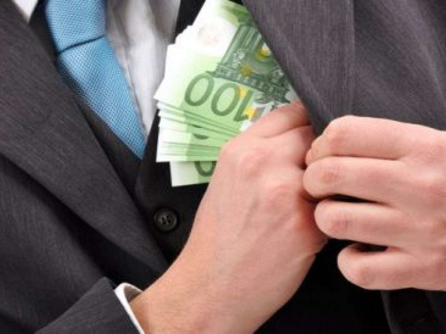 Medieșean condamnat la 3 ani și 5 luni de închisoare pentru șantaj