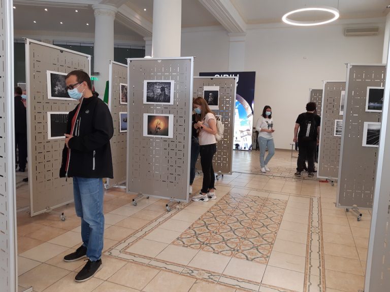Artiști din 60 de țări au expus 1.300 de lucrări la Salonul Internațional de Artă Fotografică de la Sibiu
