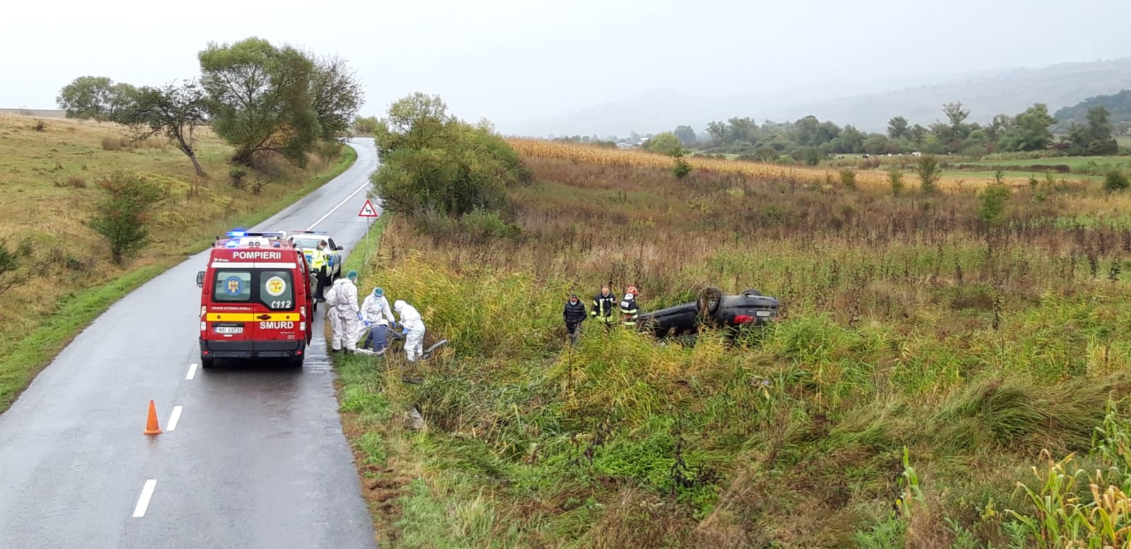 S-a răsturnat cu mașina, după ce a adormit la volan