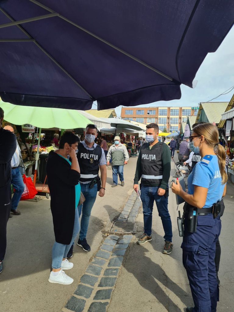 Controalele continuă în Sibiu. Oamenii legii au verificat respectarea măsurilor anti-Covid în Piața Cibin