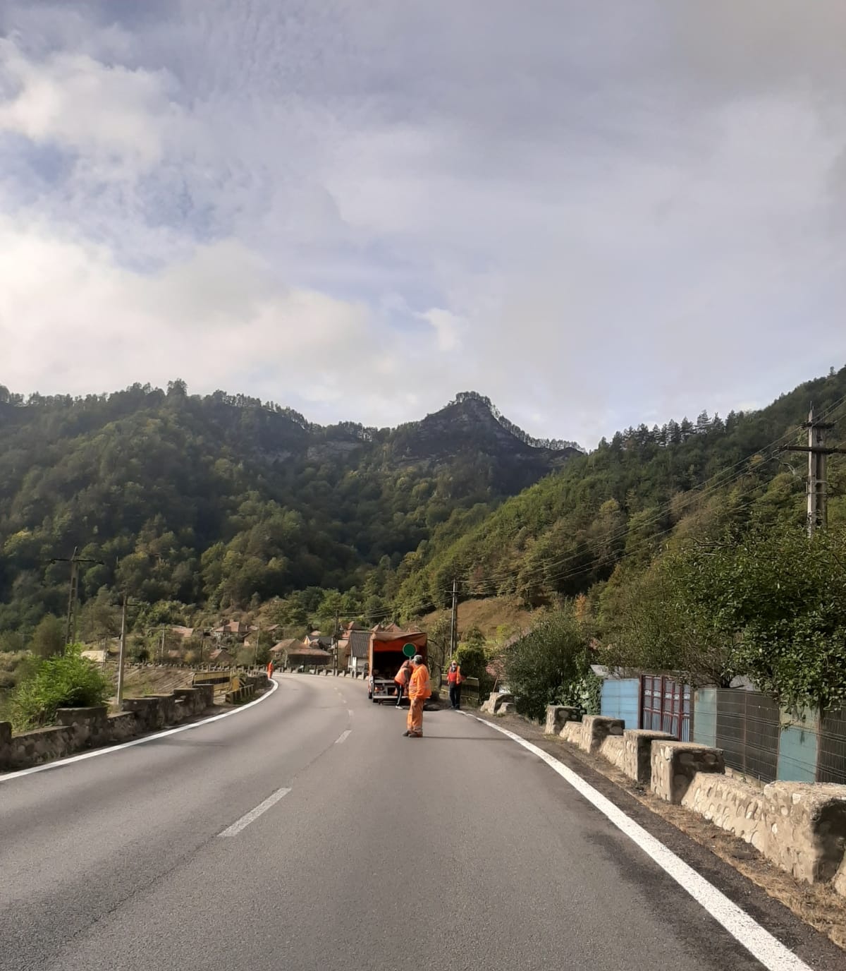 Lucrările de pe Valea Oltului, zona Câineni, finalizate. Circulația va fi reluată pe ambele sensuri