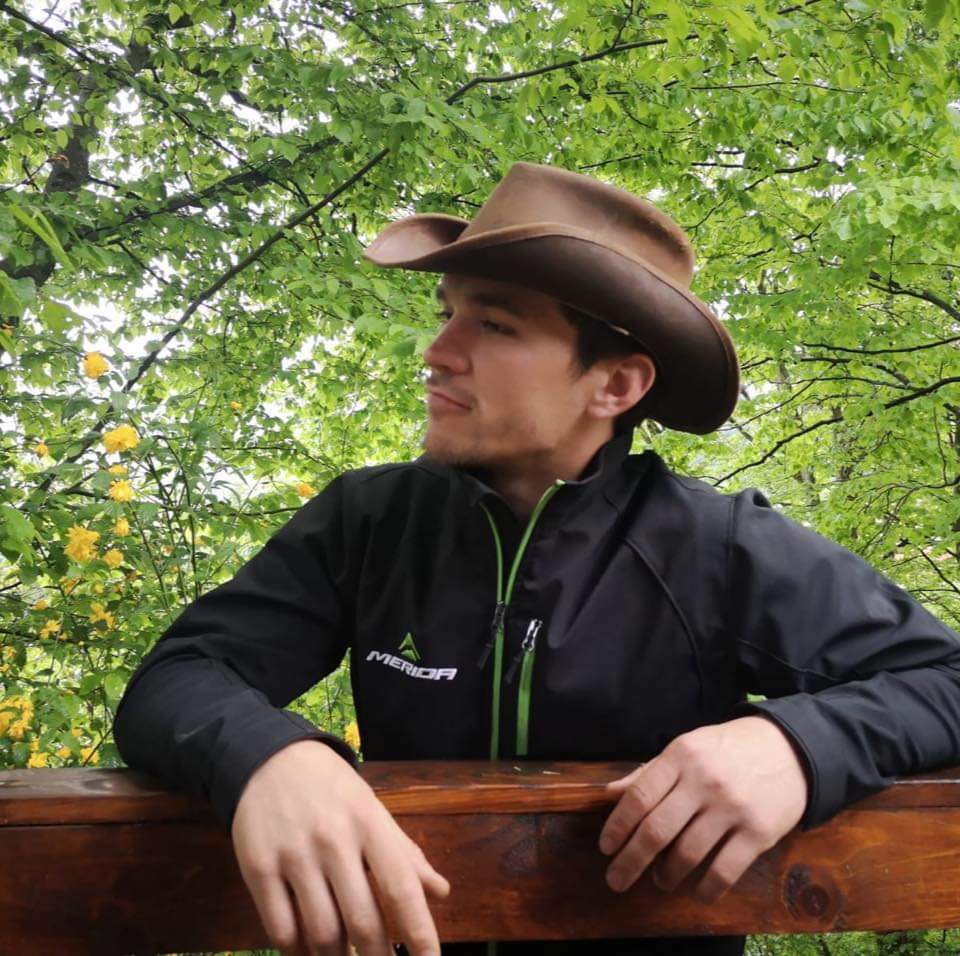 Cel mai tânăr primar din județul Sibiu este sextuplu campion național la ciclism. Drumul lui Timotei Păcurar către Primăria comunei Micăsasa