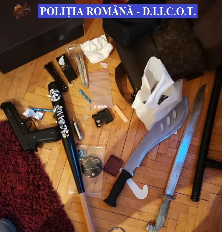 Percheziții în Sibiu, privind  un grup infracțional organizat, specializat în trafic de migranți și de droguri