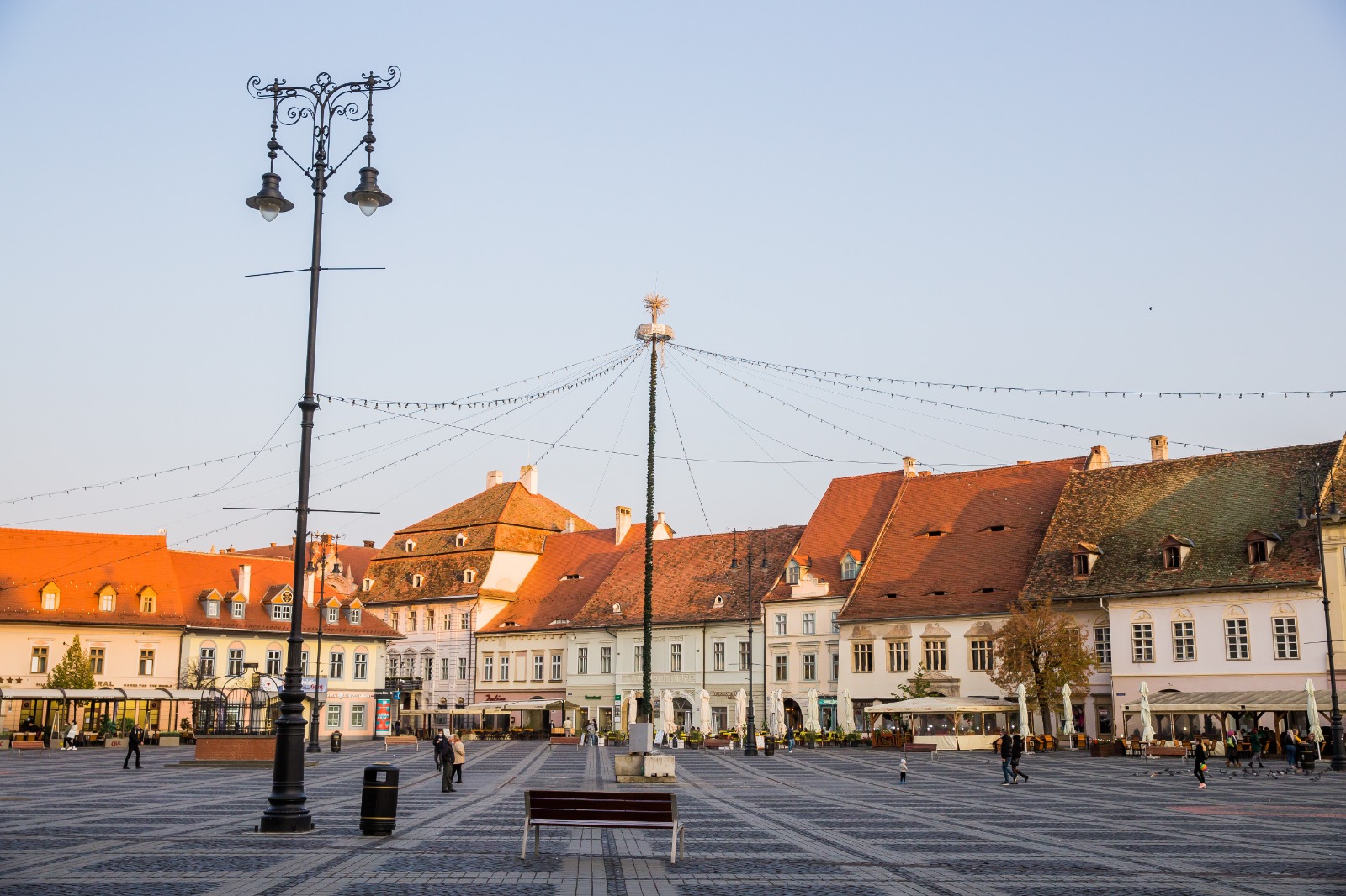 Au început pregătirile pentru Târgul de Crăciun din Sibiu